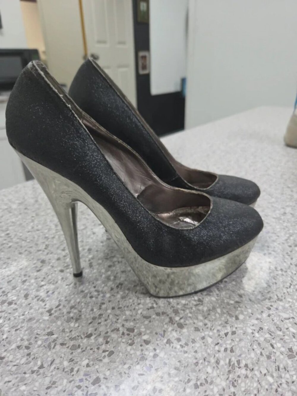 Use heels - Picture 4 of 4